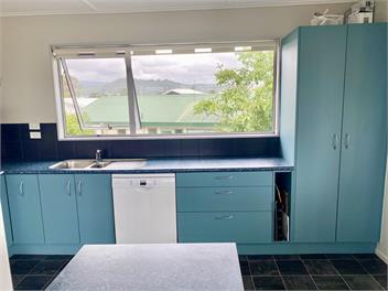 LARGE BACH 500 METRES FROM BEACH - Whangamata