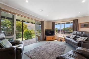 Mountain Views on Totara - Wanaka