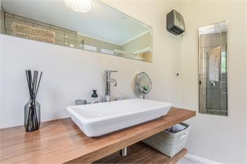 Fantail House Kaiuma Bay (Bachcare) - Havelock