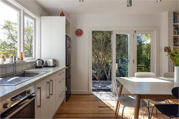 GRAPE SHED COTTAGE : Coast & Country - Waiheke Island