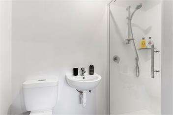Beverley Hills Studio Apartment - Shared Pool & Spa Pool - Whangamata