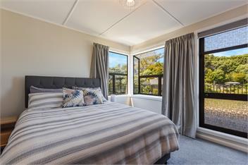 Kaiteriteri Beach House - Renovated & Steps from the Beach - Tasman