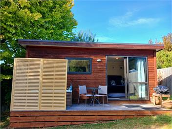 Delightful Lake Hawea Cabin with Mountain Views - Central Otago