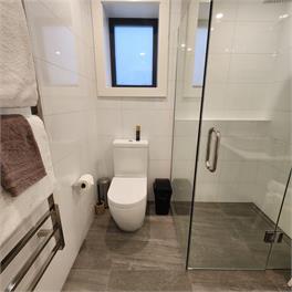 Central Wanaka Lakeview Luxury Apartment - Wanaka