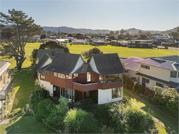 Beachfront Landing (Bachcare) - Pauanui
