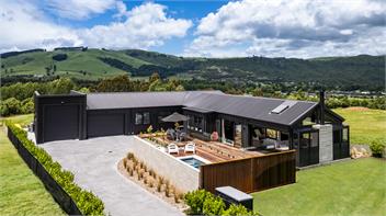 Kinloch Escape - Lake Views and Pool - Taupo