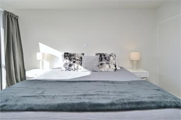 Russley home near the airport, single level with parking - 