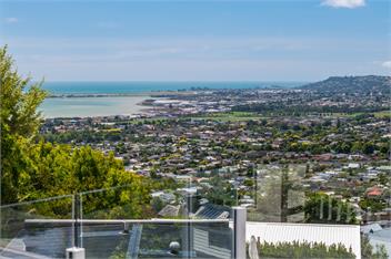 MODERN HILL TOP HOUSE | Amazing Views & Space | Sleeps 10 -