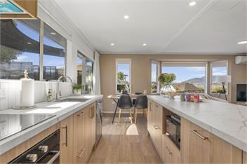 Kinder Cottage - Taupo - Private fully fenced back yard, close to shops - 