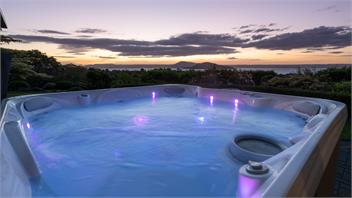 Luxury Lake Retreat - Rotorua