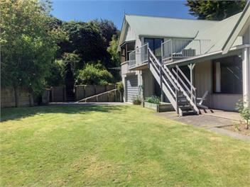 Seaclusion - Great Water Views, Wonderful for Large Families & Groups - Akaroa