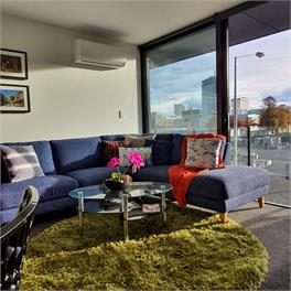 Beautiful sunny apartment with off street carpark - Christchurch
