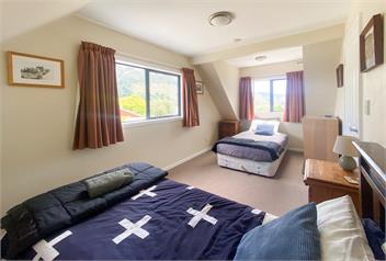 Stunning Panoramic views - 5 Bedrooms - 15m to Wanaka - Wanaka