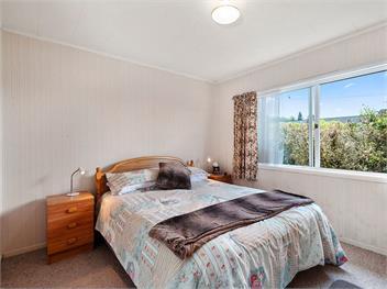 Central Riverside Retreat (Bachcare) - Taupo Central