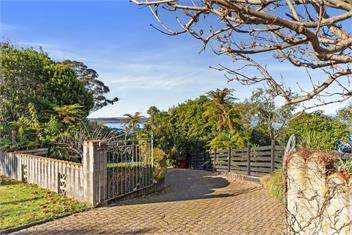 All Decked Out on the Lake - TAUPO - Taupo