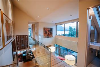 Lakeside Road | Sleeps 10 | Lake Views | Walk to Town - Wanaka