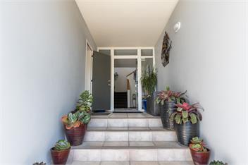 Wallace house accommodates 10 guests with option to book Ariel's Den a separate apartment onsite, sleeps 1- 4 - Bay Of Islands
