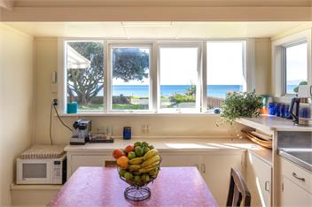 BACH ON THE BEACH - Coast & Country - Waiheke Island