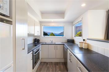Lakefront Gem | Absolute Waterfront - Queenstown