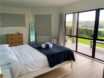 Whale Cove - clifftop holiday home - Whangaparaoa