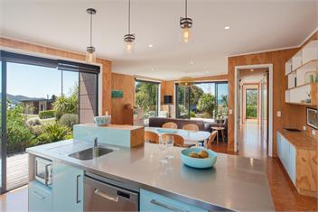 Bach 7 by the Sea - Marahau Holiday Home - Tasman