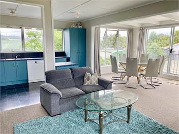 LARGE BACH 500 METRES FROM BEACH - Whangamata