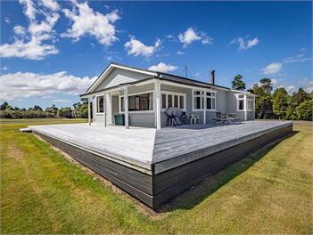 MJ's Retreat, Tongariro Alpine Crossing Special - Ohakune