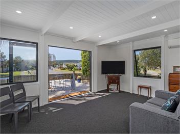 Spacious Family Getaway (Bachcare) - Whangamata