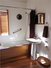 Raglan Farmhouse - Raglan