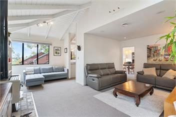 Waiake Family Retreat (Bachcare) - Auckland