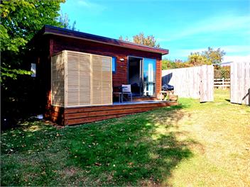 Delightful Lake Hawea Cabin with Mountain Views - Central Otago