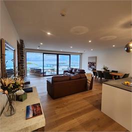 Central Wanaka Lakeview Luxury Apartment - Wanaka