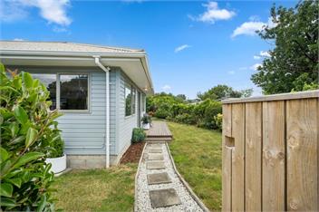 Sackville Sunshine (Bachcare) - Martinborough