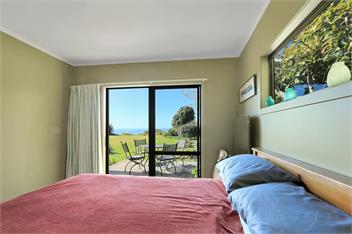 Tui and Tide ~ Beachfront ~ Where Birds, Garden & Ocean Meet~Peacefully Relaxing - Pakawau