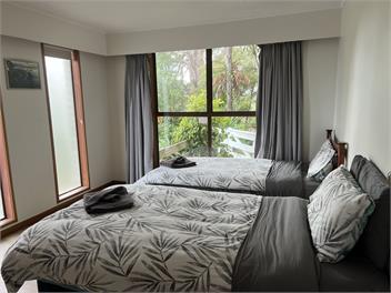 Super-sized family home, peaceful environment with stunning mountain views -