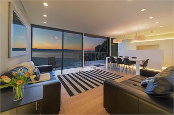 Beachfront Retreat - Architectural & Ocean Views -