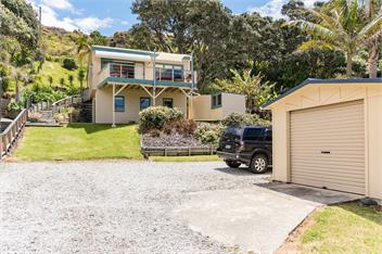 Taupo Bay Beach Front House - Taupo Bay Northland