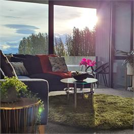 Beautiful sunny apartment with off street carpark - Christchurch