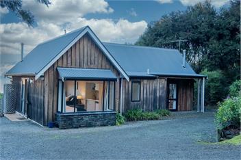 Fantail Cottage with Sea Views (Bachcare) - Akaroa