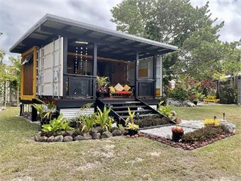 Are Mii a stylish one room container home - Rarotonga