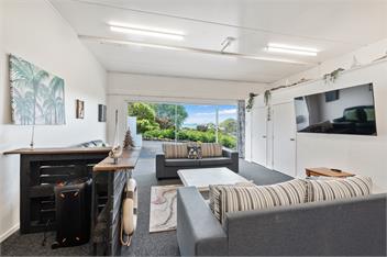 Wallace house accommodates 10 guests with option to book Ariel's Den a separate apartment onsite, sleeps 1- 4 - Bay Of Islands