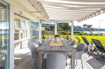 BACH ON THE BEACH - Coast & Country - Waiheke Island