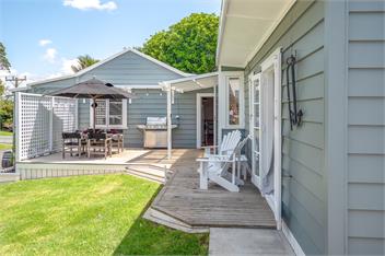 Quintessential Russell Cottage Right In The Heart Of The Village - Russell