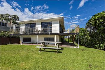 High Water Beach House, Absolute Beachfront - Whangarei