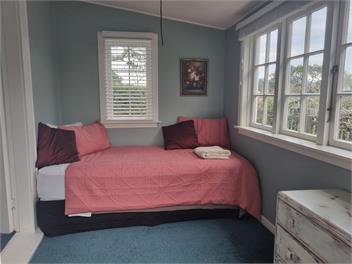 Eclectic Cottage - New Plymouth