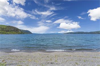 The Kinloch Lake House - 72 steps to the Lake! - Taupo