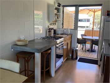 Ohope, Ocean Rd, Retro Unit - Whakatane