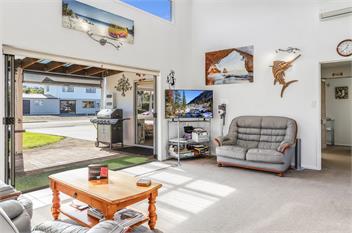 Hosts on the Coast Saltwater Days - Whitianga