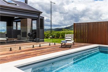 Kinloch Escape - Lake Views and Pool - Taupo
