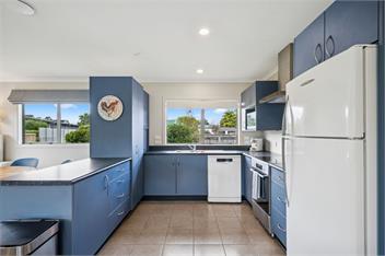 Sackville Sunshine (Bachcare) - Martinborough